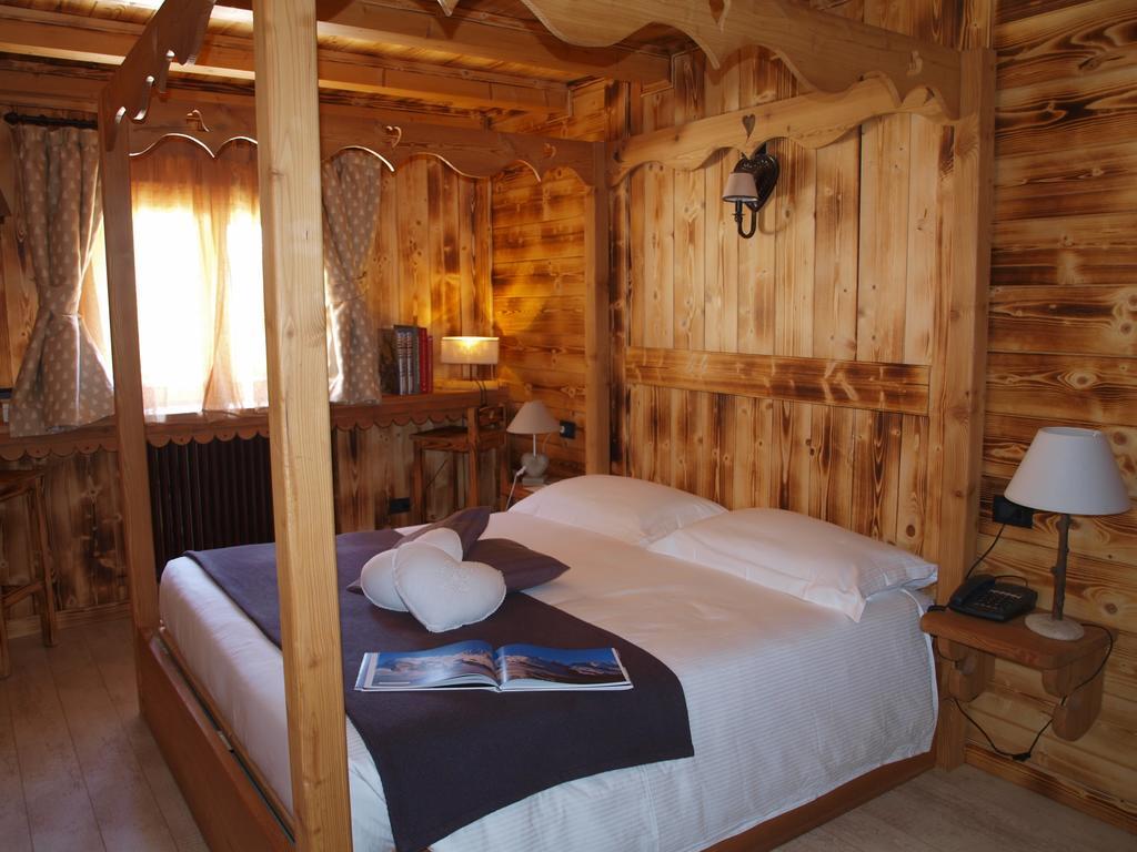 Hotel Letterario Locanda Collomb La Thuile Room photo