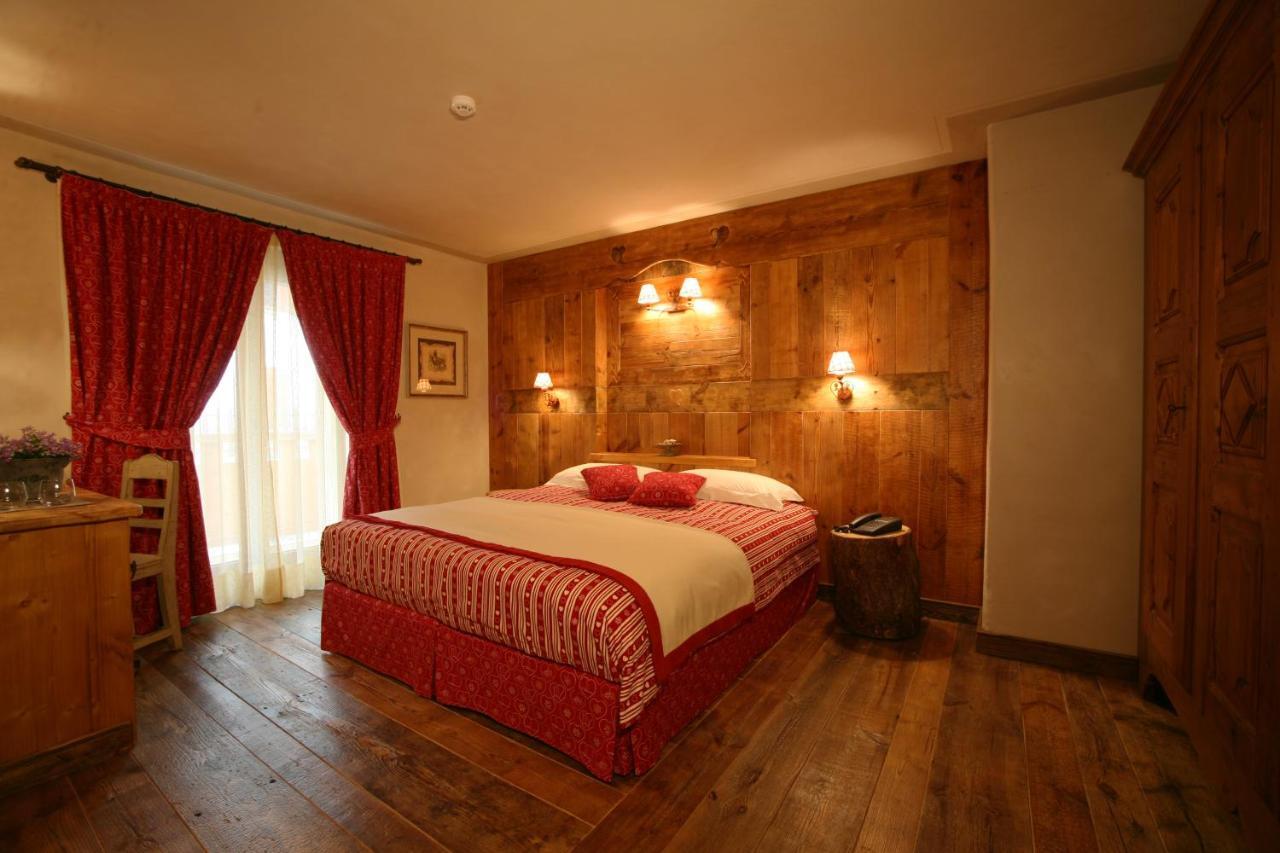 Hotel Letterario Locanda Collomb La Thuile Room photo